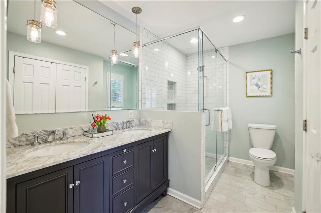 1022 Northcliffe Drive NW