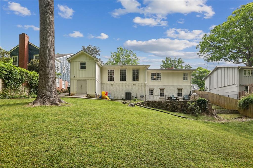 1022 Northcliffe Drive NW