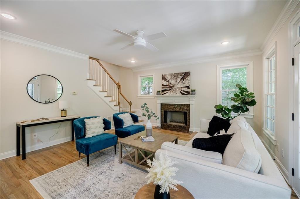 2827 White Oak Drive