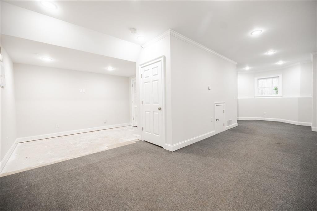 2827 White Oak Drive