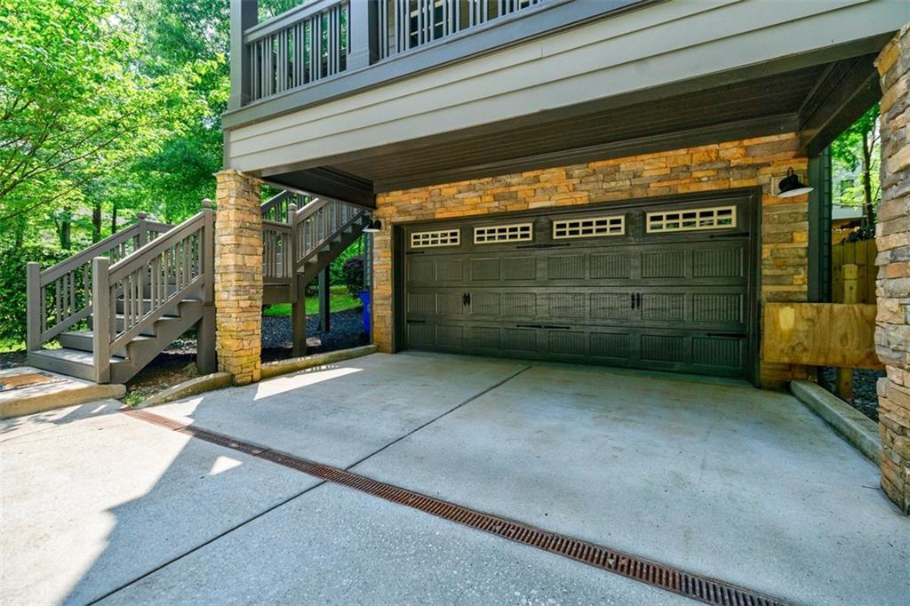 2827 White Oak Drive