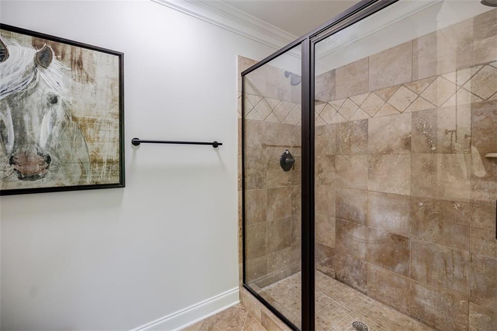 2827 White Oak Drive