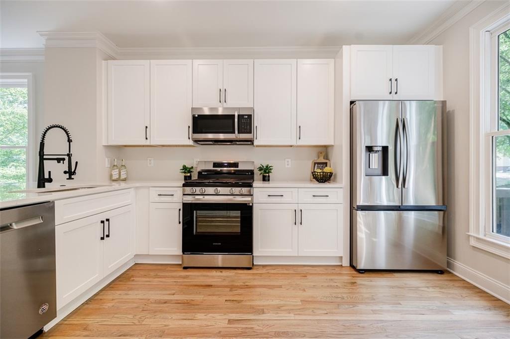 2827 White Oak Drive