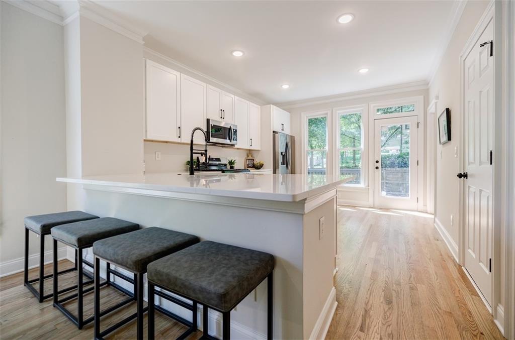 2827 White Oak Drive