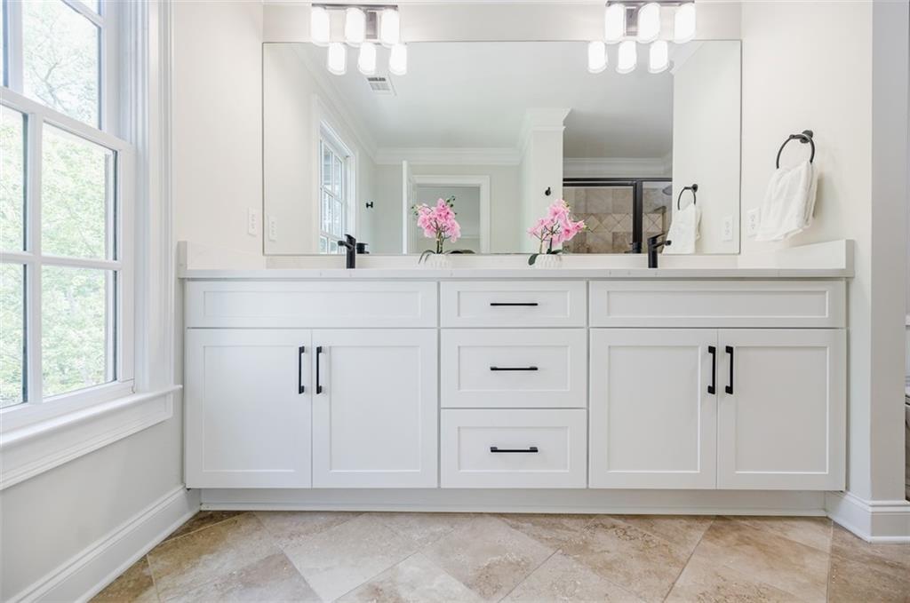 2827 White Oak Drive