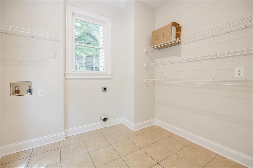 2827 White Oak Drive