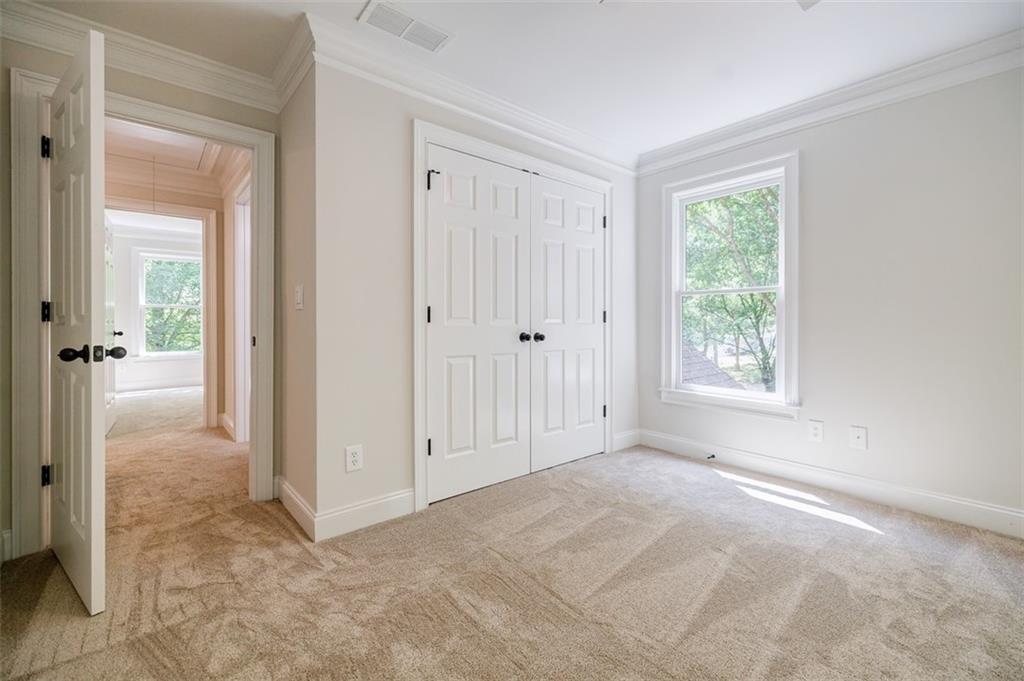 2827 White Oak Drive