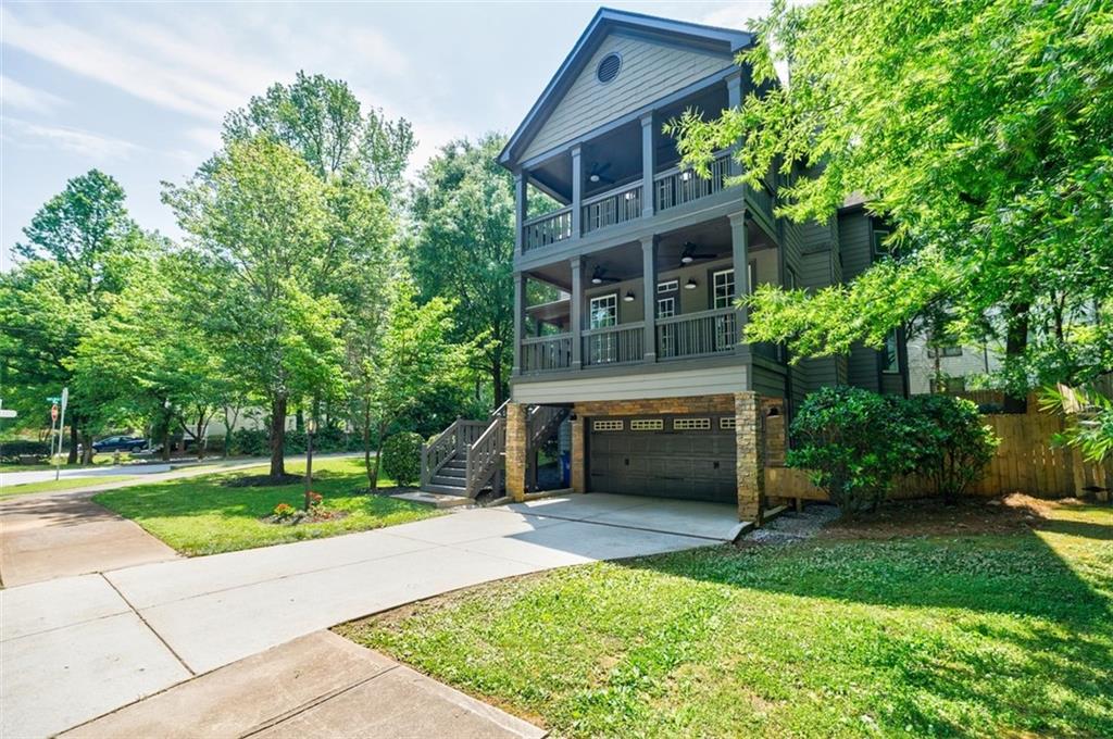 2827 White Oak Drive