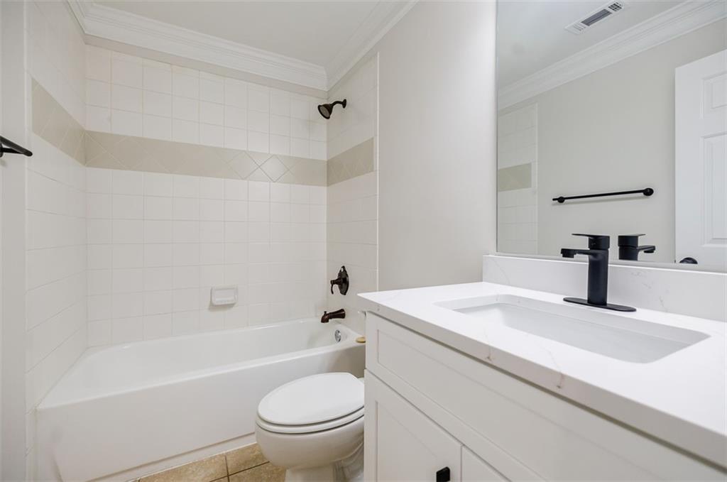 2827 White Oak Drive