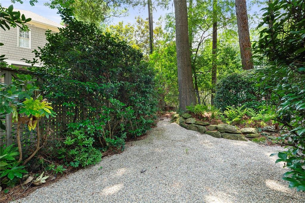 2070 Howell Mill Road NW