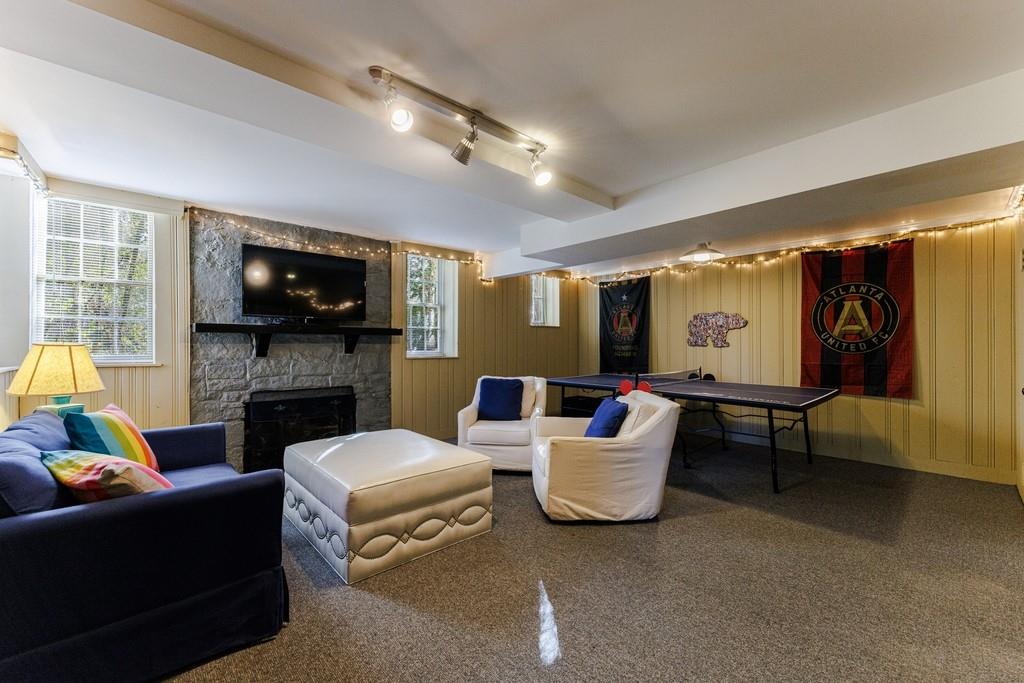 225 Huntington Road NE