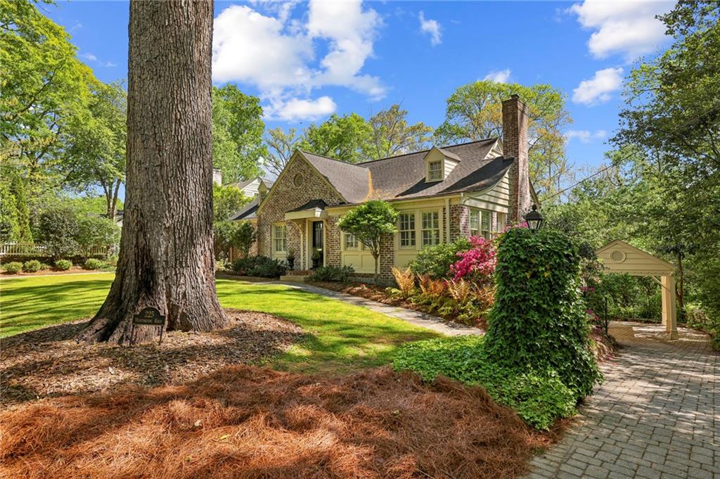 225 Huntington Road NE