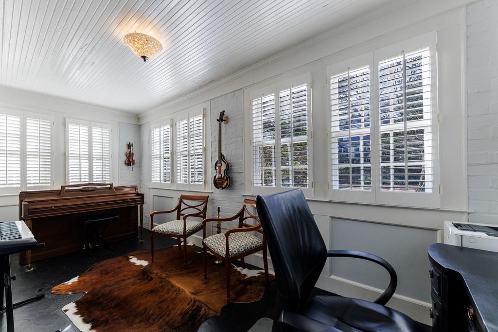 225 Huntington Road NE