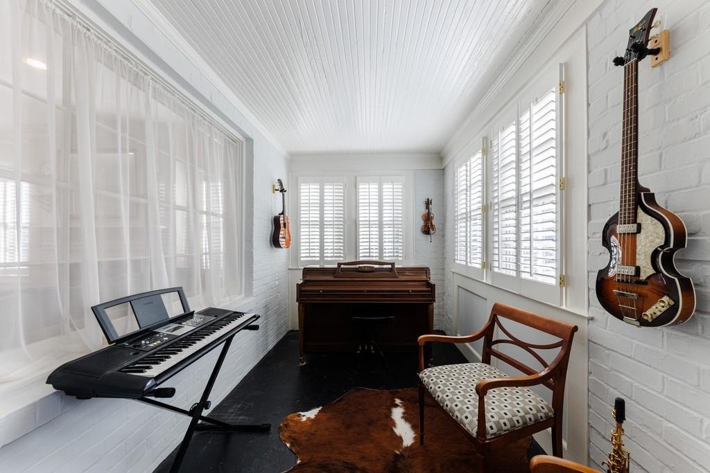 225 Huntington Road NE