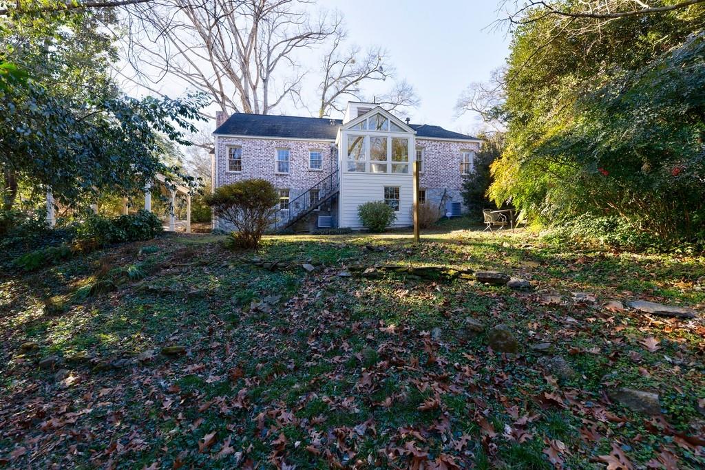 225 Huntington Road NE