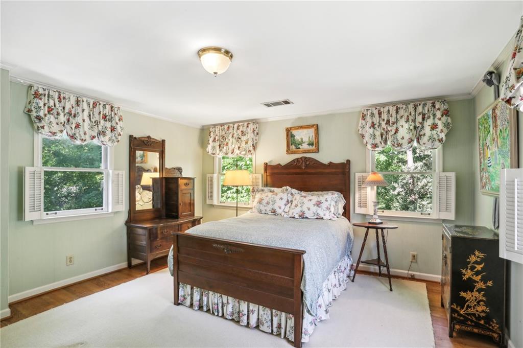 2426 Woodward Way NW