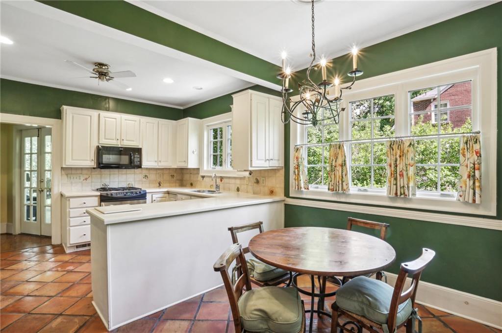 2426 Woodward Way NW