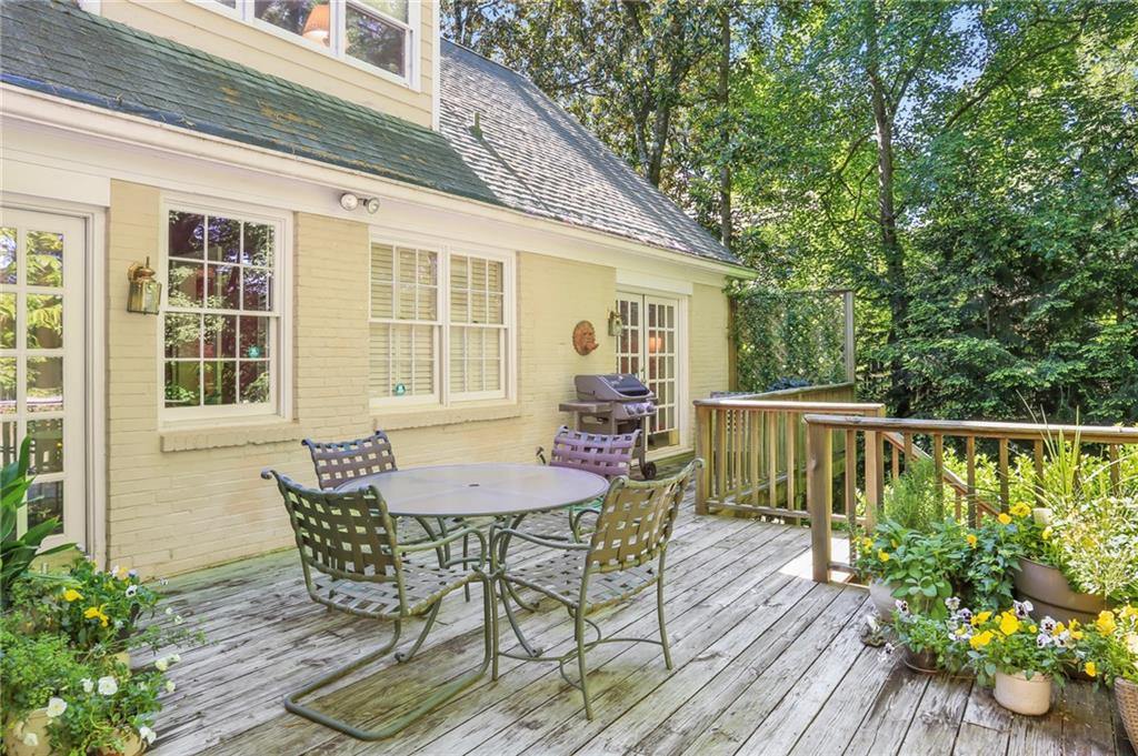 2426 Woodward Way NW