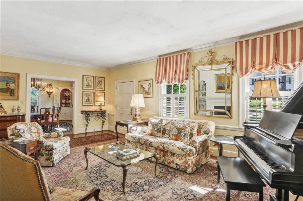 2426 Woodward Way NW