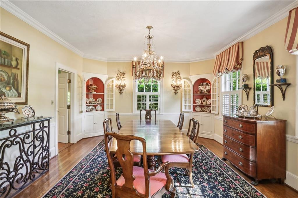 2426 Woodward Way NW