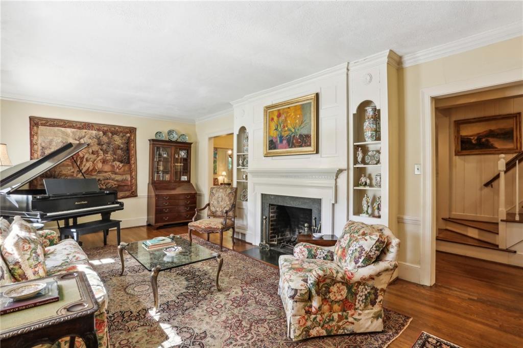 2426 Woodward Way NW