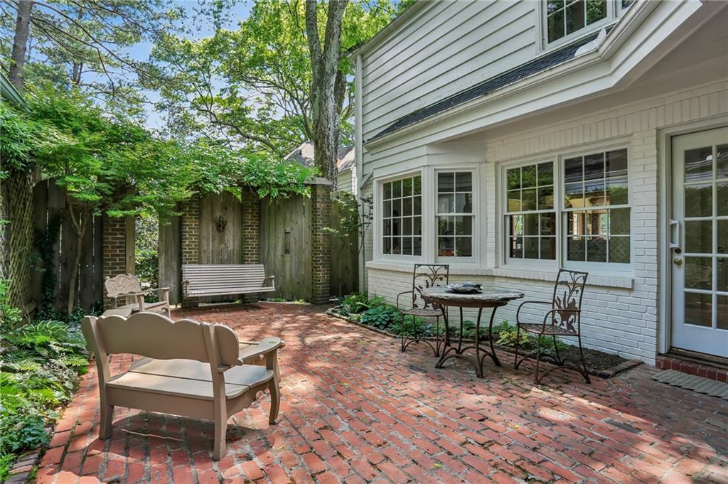 2395 Dellwood Drive NW