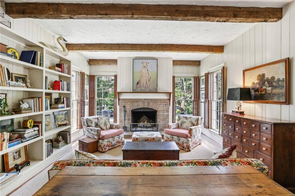 2395 Dellwood Drive NW