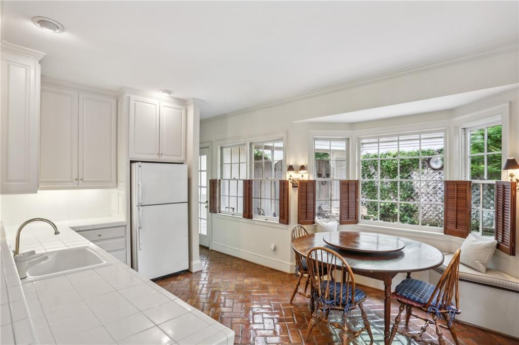 2395 Dellwood Drive NW