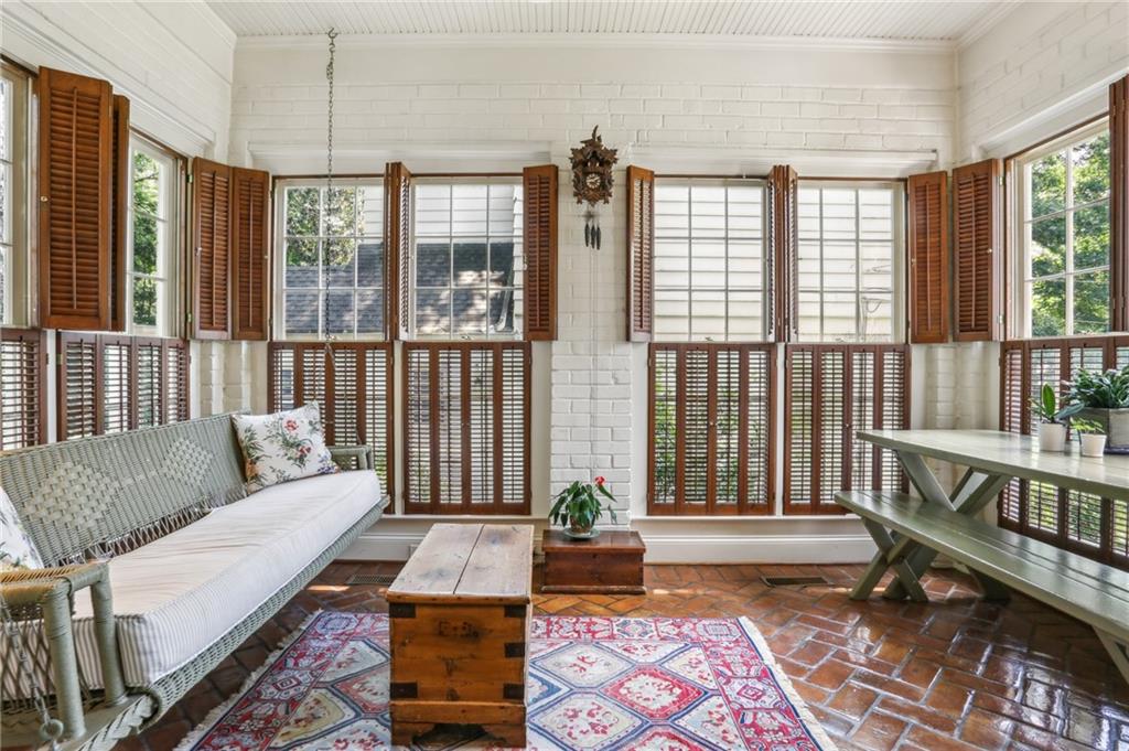 2395 Dellwood Drive NW