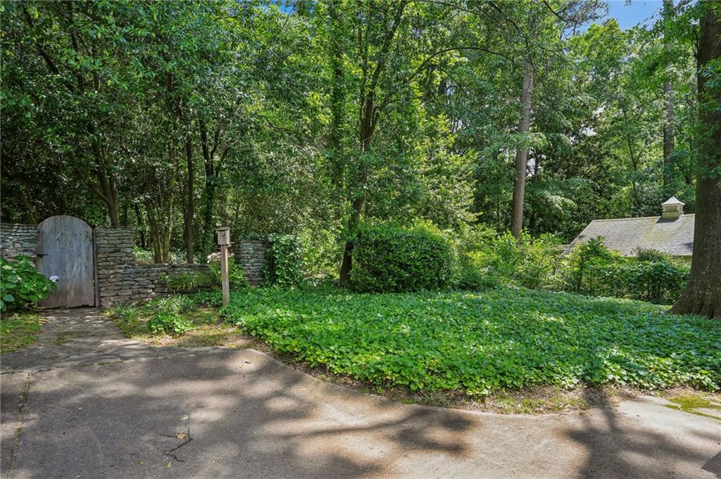 2395 Dellwood Drive NW