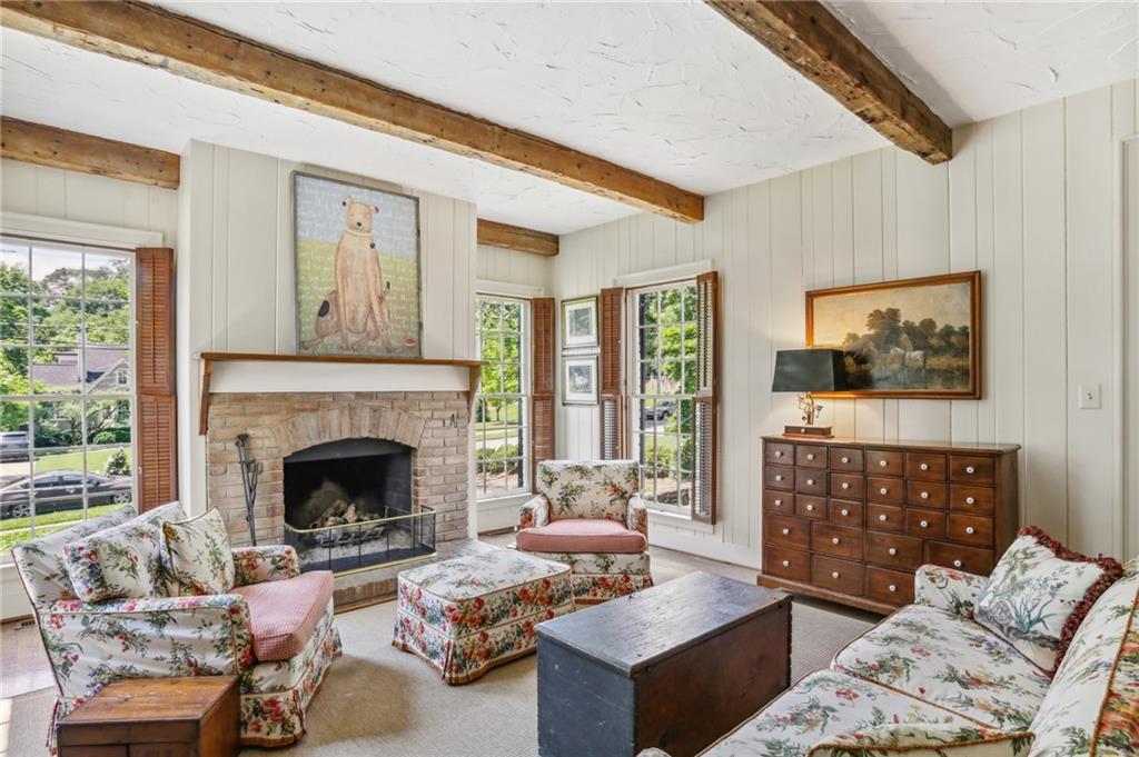 2395 Dellwood Drive NW