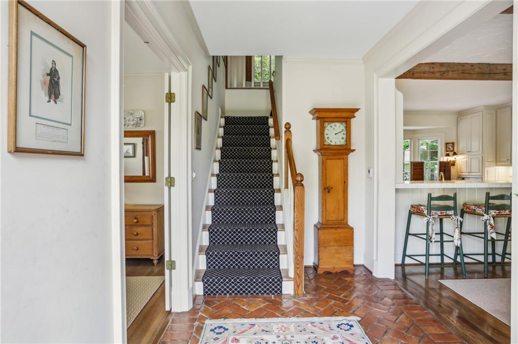 2395 Dellwood Drive NW