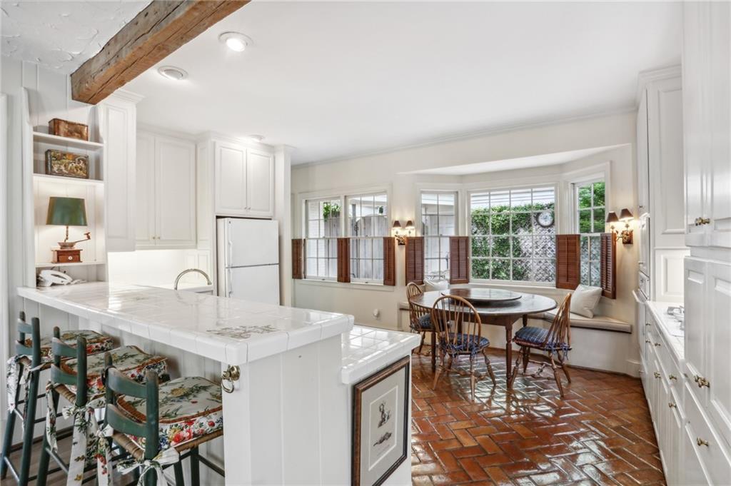 2395 Dellwood Drive NW