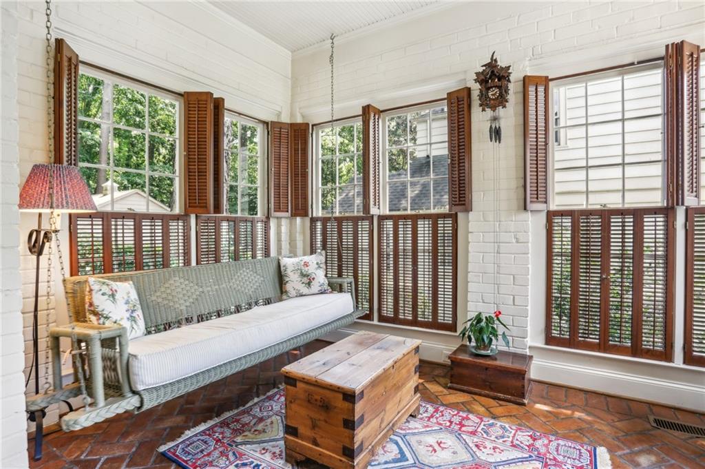 2395 Dellwood Drive NW