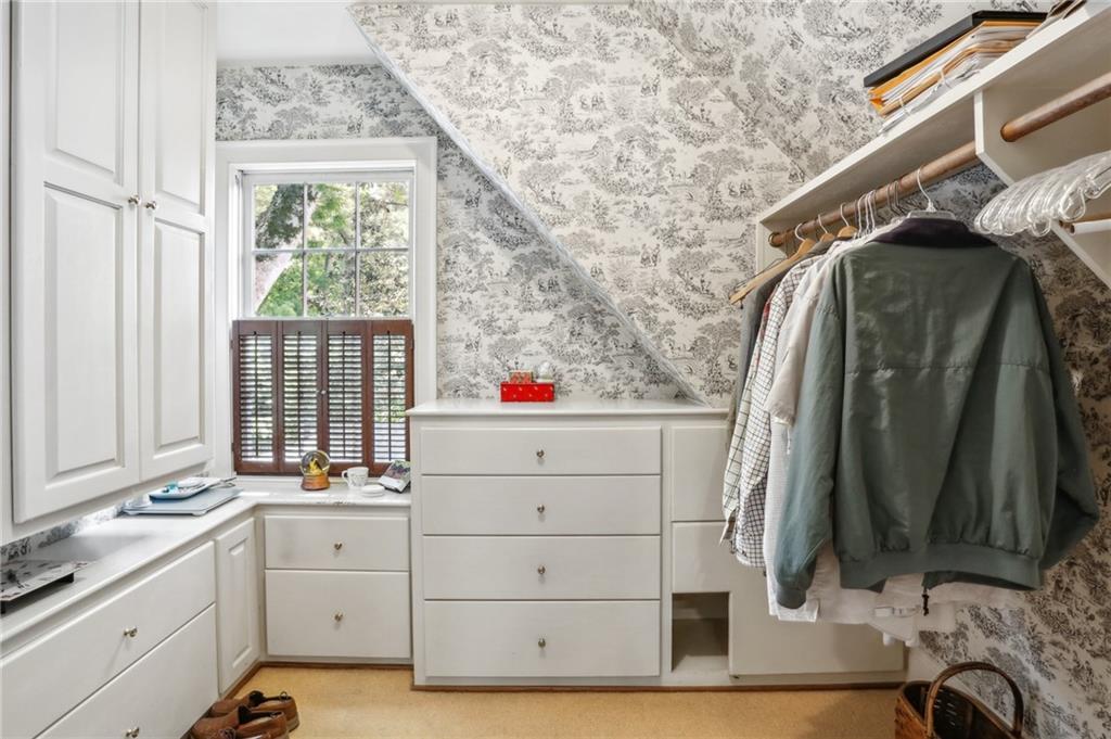 2395 Dellwood Drive NW