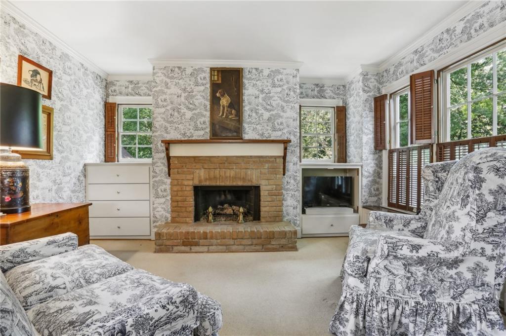 2395 Dellwood Drive NW