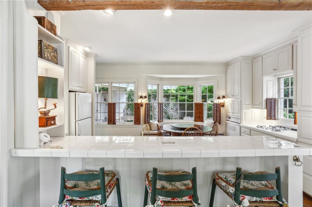 2395 Dellwood Drive NW