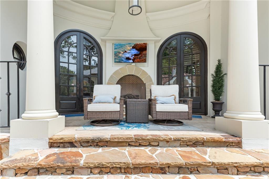 876 Crest Valley Drive