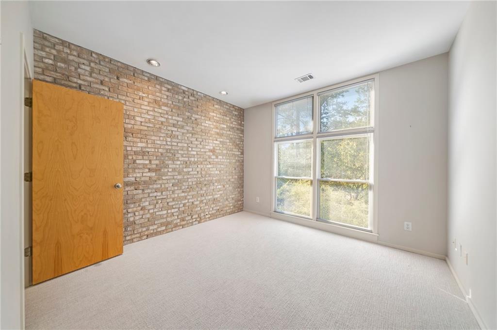 1330 Fernwood Circle NE