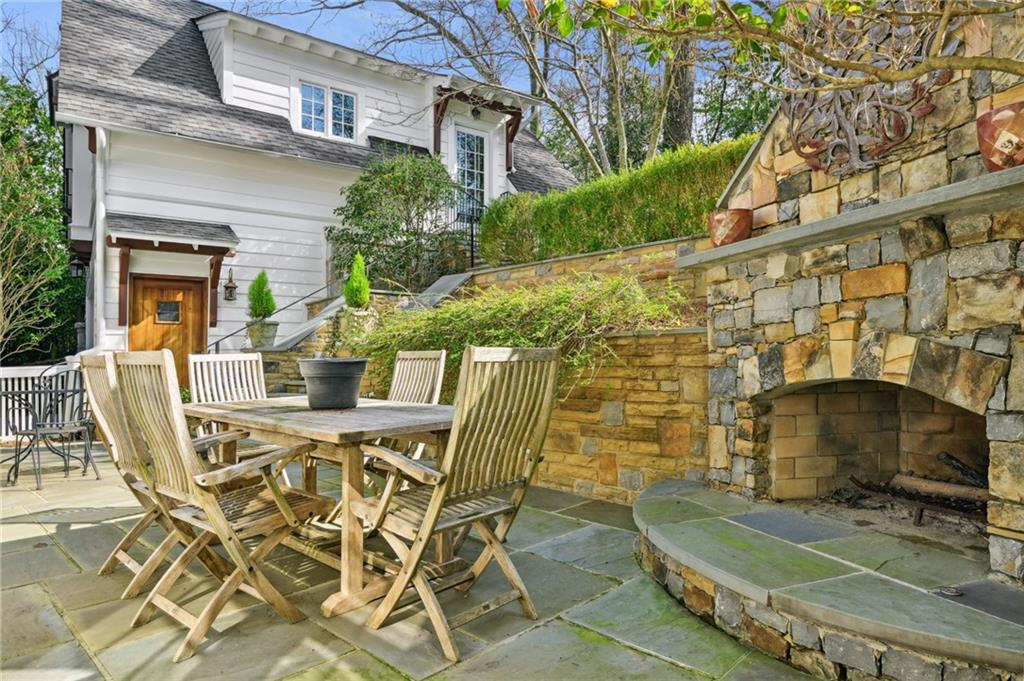 17 Demorest Avenue NE