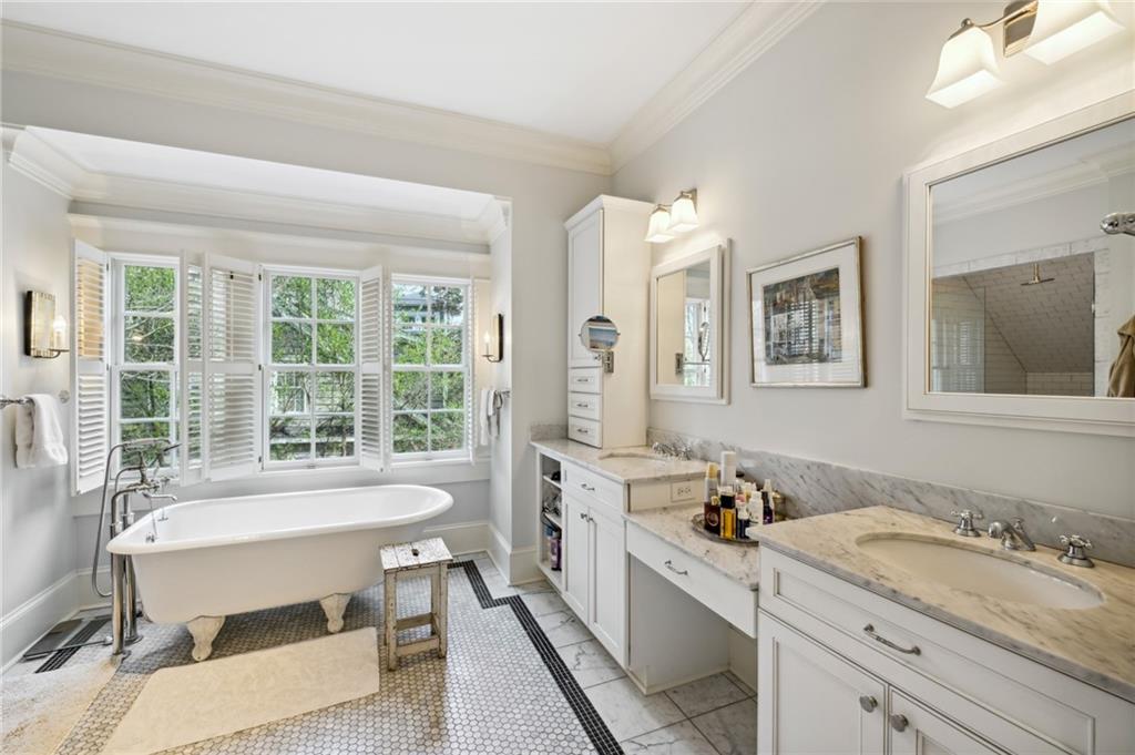 17 Demorest Avenue NE