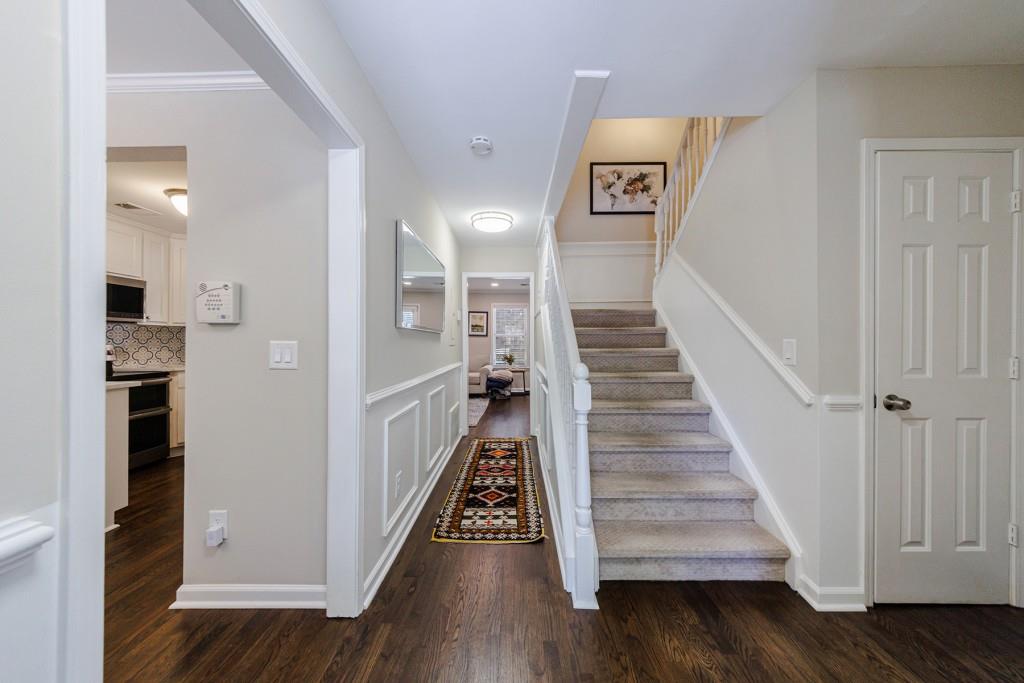 528 Woodbridge Hollow Court NE