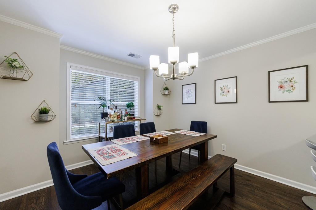 528 Woodbridge Hollow Court NE