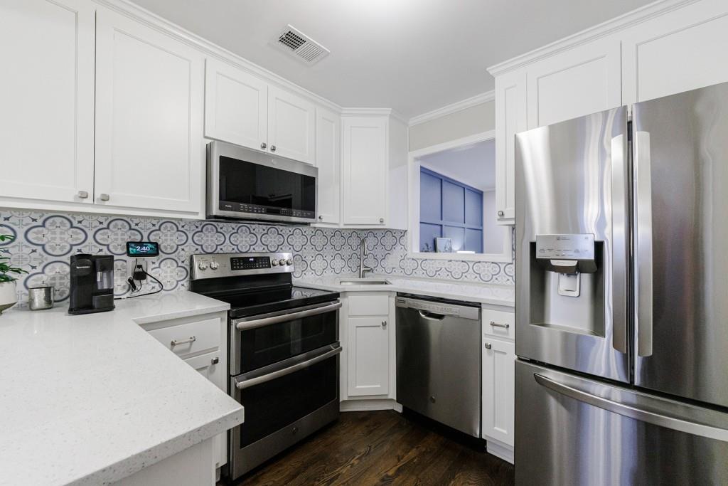 528 Woodbridge Hollow Court NE