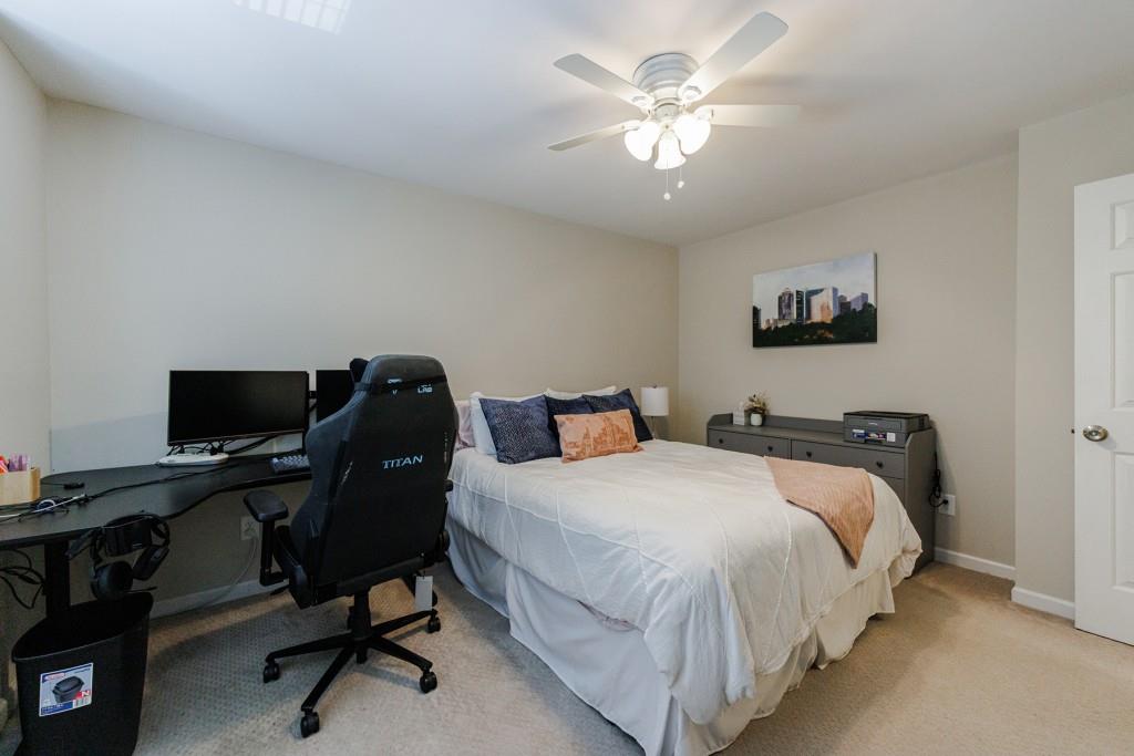 528 Woodbridge Hollow Court NE