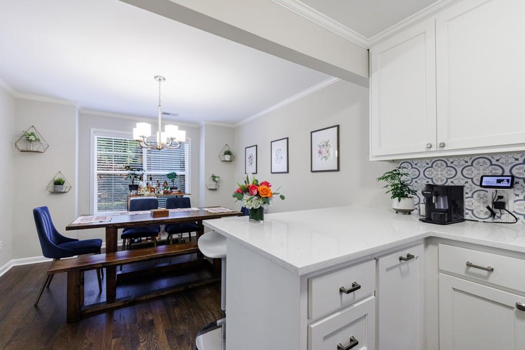 528 Woodbridge Hollow Court NE