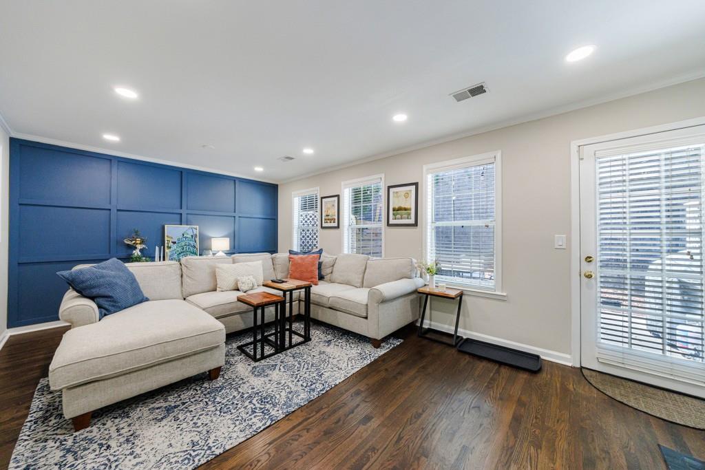 528 Woodbridge Hollow Court NE