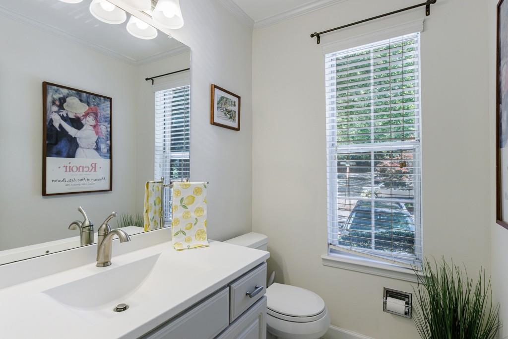 528 Woodbridge Hollow Court NE