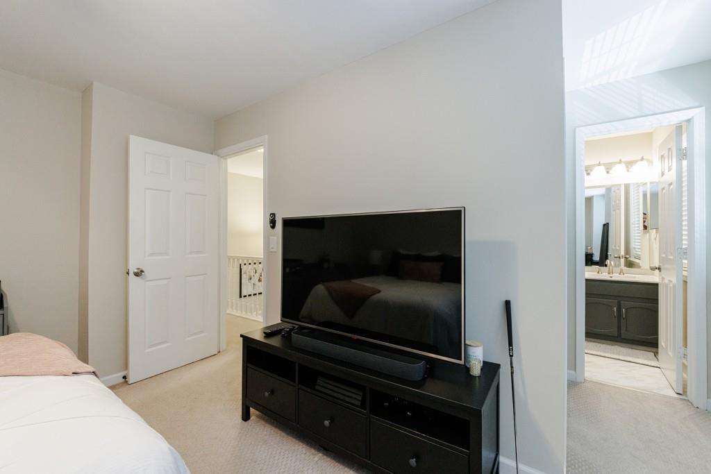 528 Woodbridge Hollow Court NE