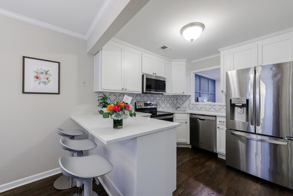 528 Woodbridge Hollow Court NE